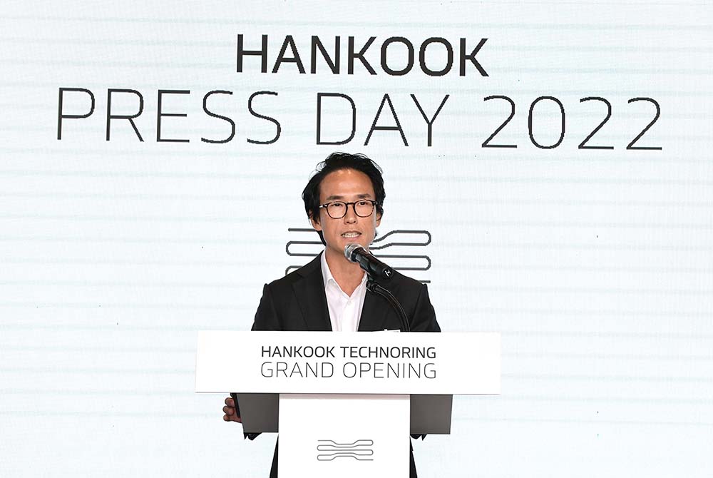 hyunbumcho,présidentetpdgdehankookcompany,prononceundiscoursdebienvenuelorsdelacérémonied'inaugurationdehankooktechnoringle25mai1