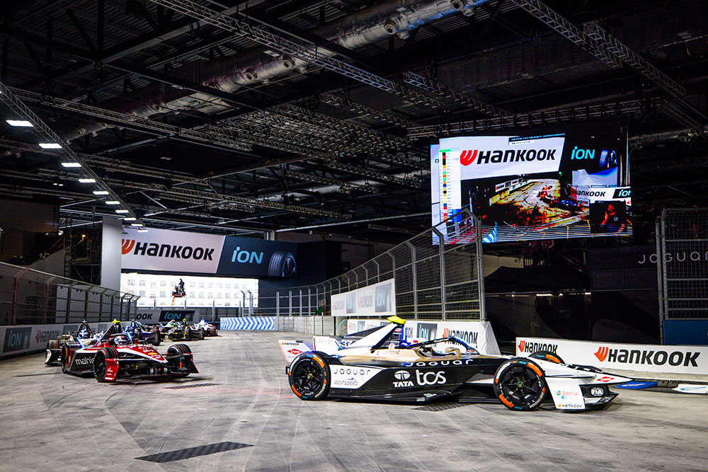 포뮬러_e_2025_런던_e_prix_경기_장면_1