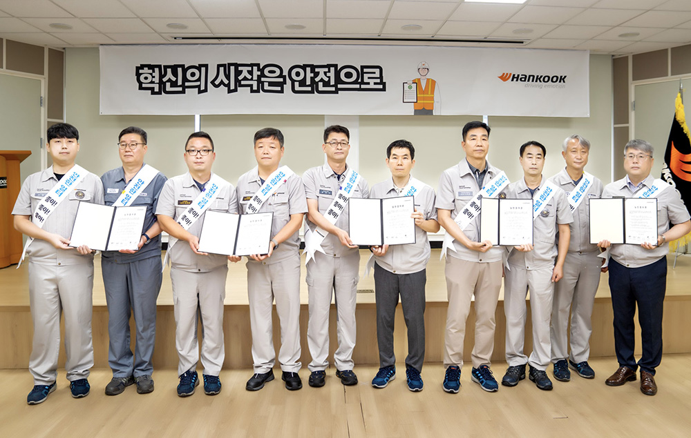 결의문_서명_기념_촬영