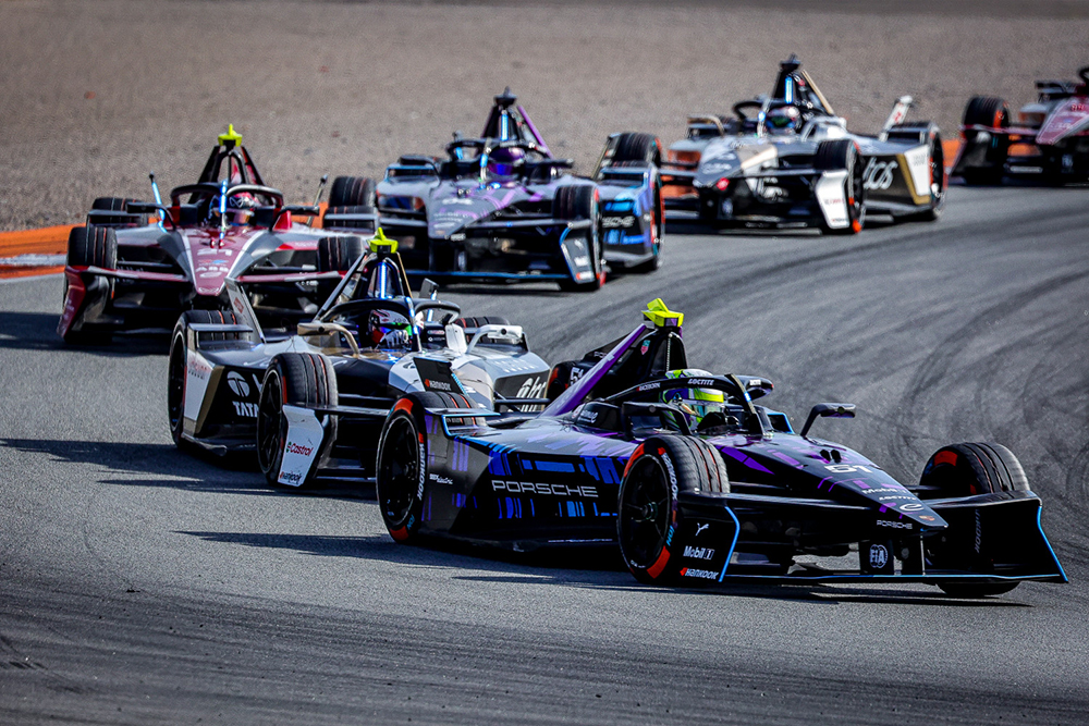 포뮬러_e_시즌_12_프리시즌_테스트_경기_장면_1